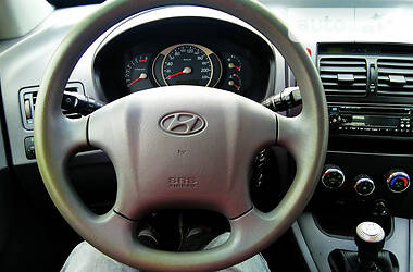 Позашляховик / Кросовер Hyundai Tucson 2004 в 