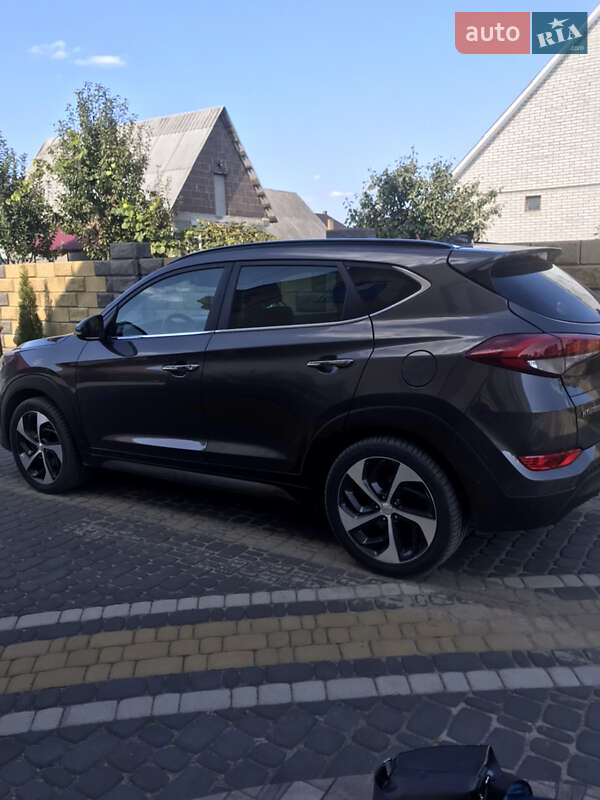 Внедорожник / Кроссовер Hyundai Tucson 2016 в Камне-Каширском