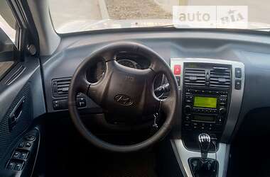 Внедорожник / Кроссовер Hyundai Tucson 2012 в 