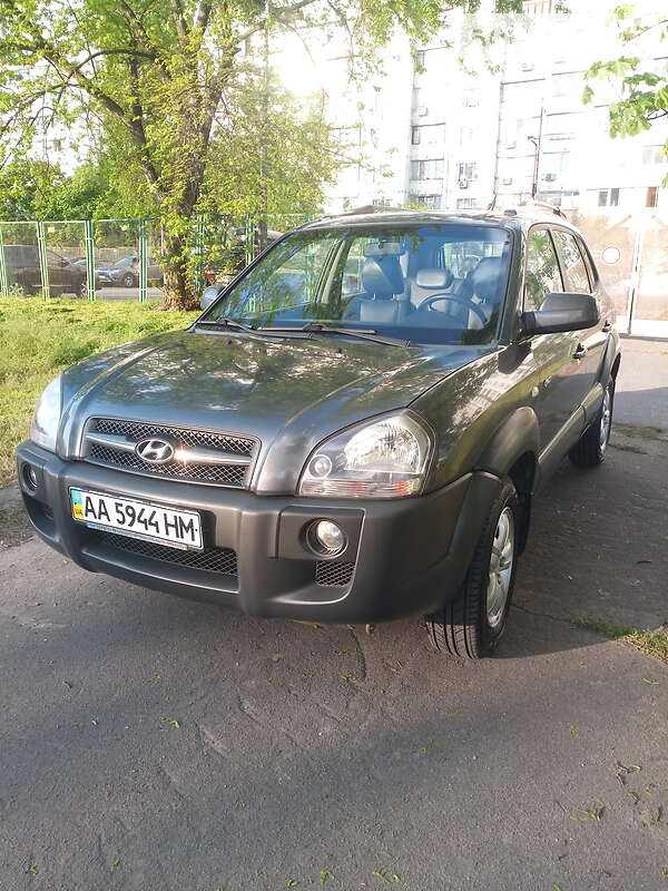 Внедорожник / Кроссовер Hyundai Tucson 2008 в 