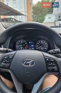 Внедорожник / Кроссовер Hyundai Tucson 2017 в 