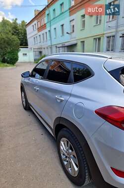 Внедорожник / Кроссовер Hyundai Tucson 2017 в 