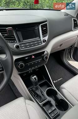 Внедорожник / Кроссовер Hyundai Tucson 2017 в 