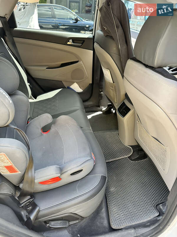 Позашляховик / Кросовер Hyundai Tucson 2017 в Івано-Франківську