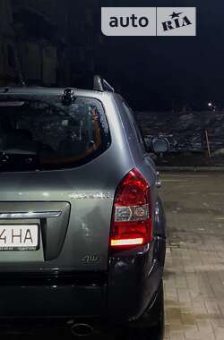 Внедорожник / Кроссовер Hyundai Tucson 2012 в 