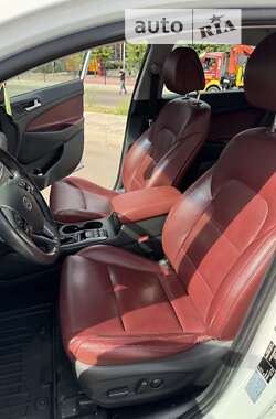 Внедорожник / Кроссовер Hyundai Tucson 2016 в 