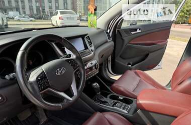 Внедорожник / Кроссовер Hyundai Tucson 2016 в 
