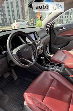 Внедорожник / Кроссовер Hyundai Tucson 2016 в 