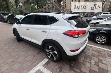 Позашляховик / Кросовер Hyundai Tucson 2016 в Києві