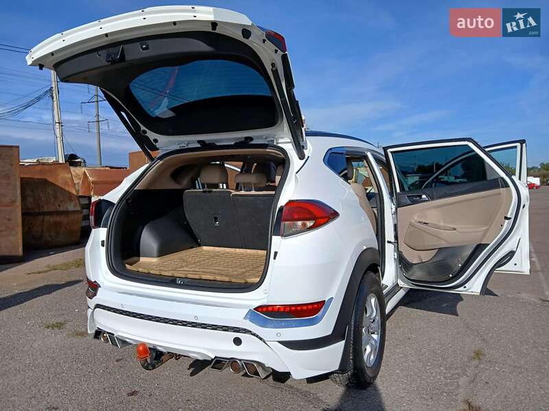 Позашляховик / Кросовер Hyundai Tucson 2016 в Ужгороді