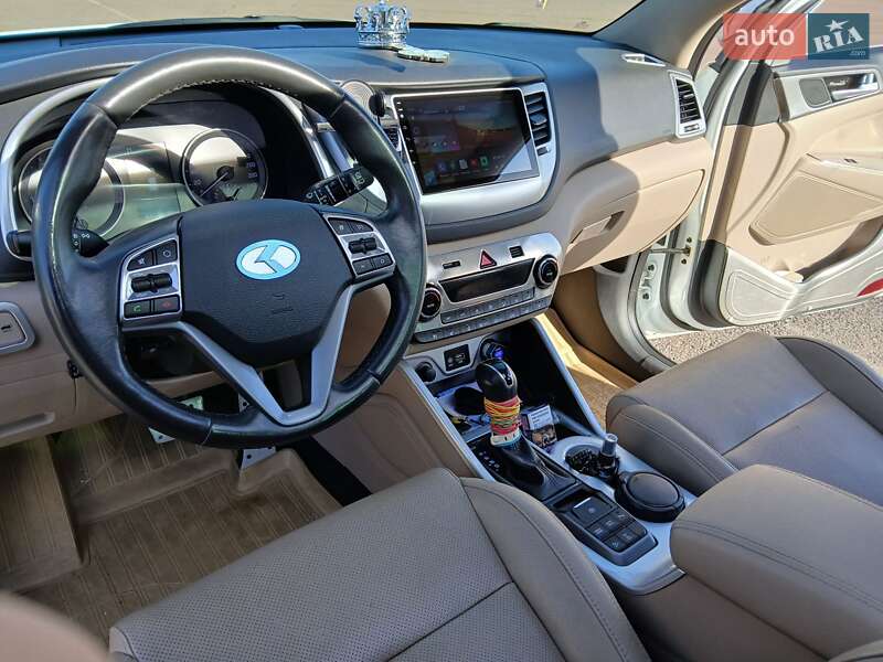 Позашляховик / Кросовер Hyundai Tucson 2016 в Ужгороді