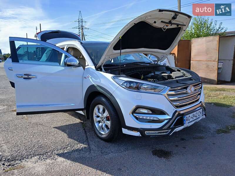 Позашляховик / Кросовер Hyundai Tucson 2016 в Ужгороді