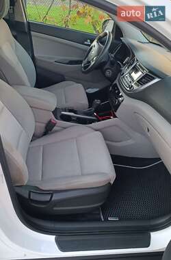 Позашляховик / Кросовер Hyundai Tucson 2015 в 