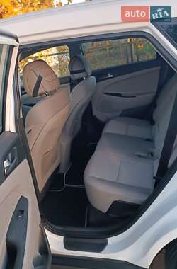 Позашляховик / Кросовер Hyundai Tucson 2015 в 