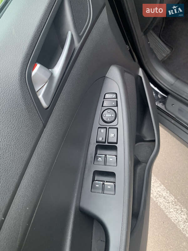 Внедорожник / Кроссовер Hyundai Tucson 2016 в Киеве