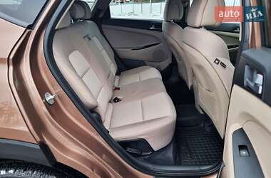 Внедорожник / Кроссовер Hyundai Tucson 2015 в 