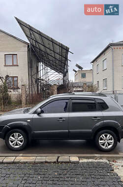 Внедорожник / Кроссовер Hyundai Tucson 2010 в 