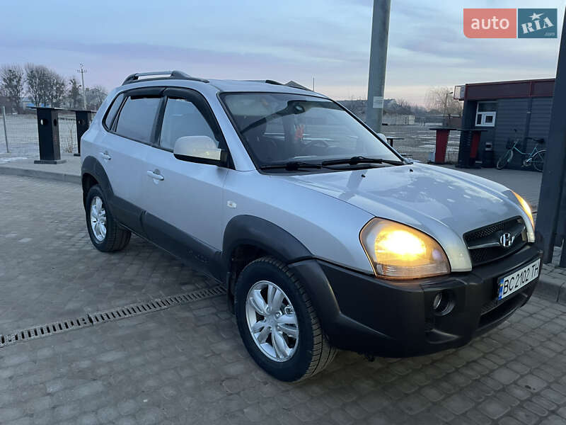 Внедорожник / Кроссовер Hyundai Tucson 2009 в 