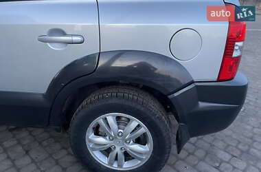 Внедорожник / Кроссовер Hyundai Tucson 2009 в 