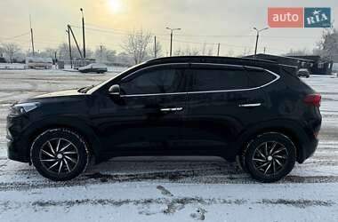 Внедорожник / Кроссовер Hyundai Tucson 2016 в 