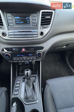 Позашляховик / Кросовер Hyundai Tucson 2016 в 