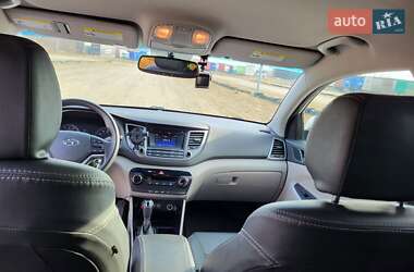 Позашляховик / Кросовер Hyundai Tucson 2016 в 