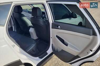 Позашляховик / Кросовер Hyundai Tucson 2016 в 