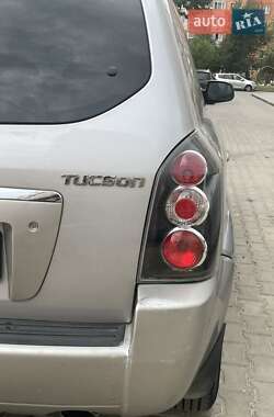 Внедорожник / Кроссовер Hyundai Tucson 2005 в 