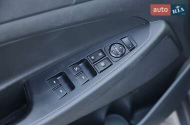 Позашляховик / Кросовер Hyundai Tucson 2016 в 