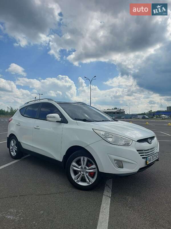 Позашляховик / Кросовер Hyundai Tucson 2010 в Києві