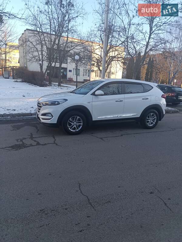 Позашляховик / Кросовер Hyundai Tucson 2016 в Києві