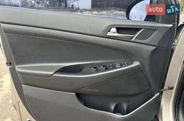 Внедорожник / Кроссовер Hyundai Tucson 2016 в 