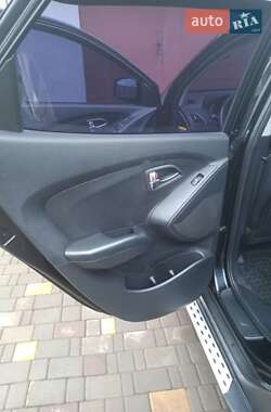 Внедорожник / Кроссовер Hyundai Tucson 2012 в 