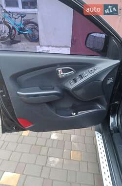 Внедорожник / Кроссовер Hyundai Tucson 2012 в 