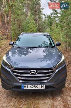 Внедорожник / Кроссовер Hyundai Tucson 2015 в 