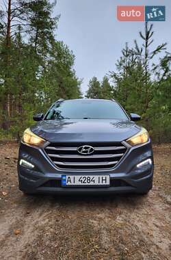 Внедорожник / Кроссовер Hyundai Tucson 2015 в 