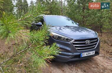 Внедорожник / Кроссовер Hyundai Tucson 2015 в 