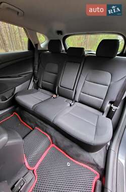 Внедорожник / Кроссовер Hyundai Tucson 2015 в 