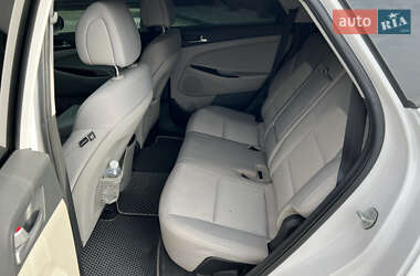 Внедорожник / Кроссовер Hyundai Tucson 2016 в 