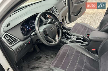 Внедорожник / Кроссовер Hyundai Tucson 2017 в 
