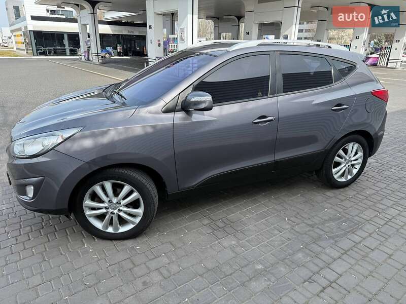 Позашляховик / Кросовер Hyundai Tucson 2011 в 