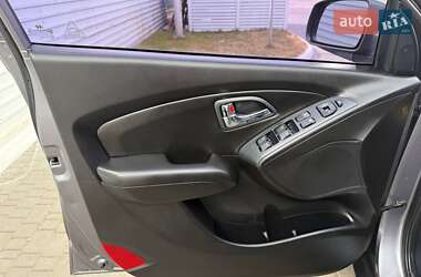 Позашляховик / Кросовер Hyundai Tucson 2011 в 