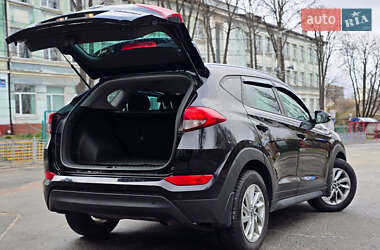 Внедорожник / Кроссовер Hyundai Tucson 2016 в 