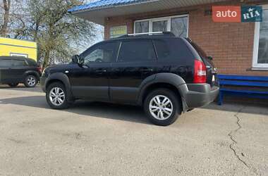 Внедорожник / Кроссовер Hyundai Tucson 2011 в 