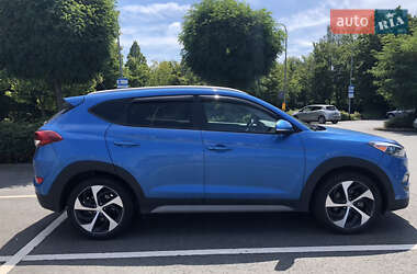 Внедорожник / Кроссовер Hyundai Tucson 2017 в 