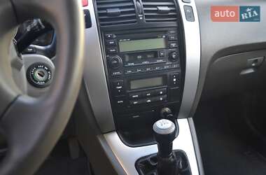 Внедорожник / Кроссовер Hyundai Tucson 2006 в 