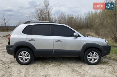 Внедорожник / Кроссовер Hyundai Tucson 2010 в 