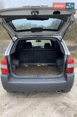 Внедорожник / Кроссовер Hyundai Tucson 2010 в 