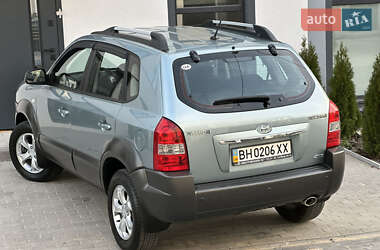 Внедорожник / Кроссовер Hyundai Tucson 2009 в 
