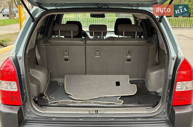 Внедорожник / Кроссовер Hyundai Tucson 2006 в 